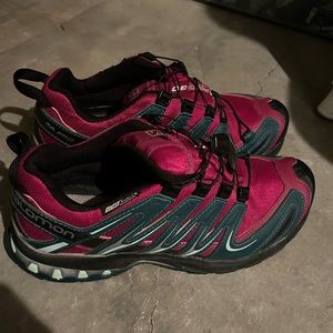 Salomon XA Pro 3D. Women’s size 8.5. Rarely worn. Pretty much brand new.